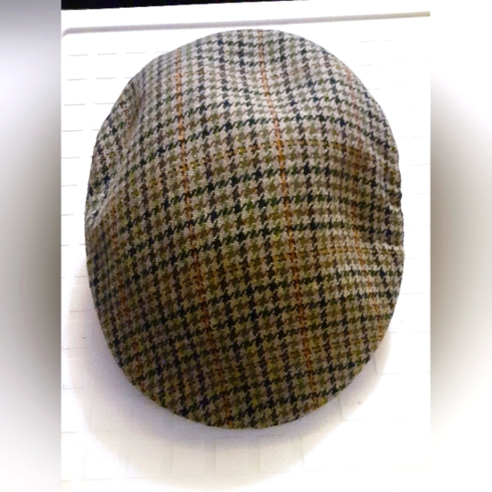 VINTAGE THE CELEBRATED WARWICK CAPS OF LONDON